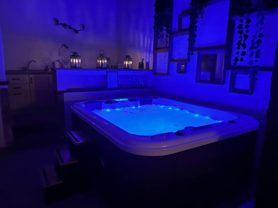 Relax Nella Jacuzzi In Toscana Colle Val D'Elsa Esterno foto