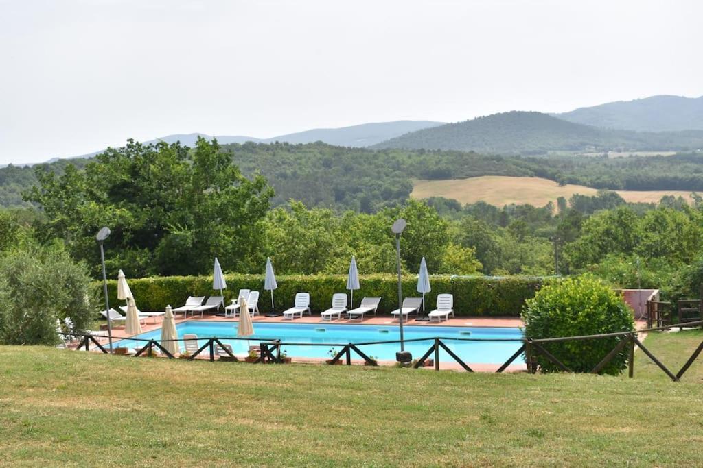 Relax Nella Jacuzzi In Toscana Colle Val D'Elsa Esterno foto