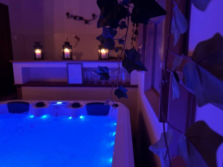 Relax Nella Jacuzzi In Toscana Colle Val D'Elsa Esterno foto