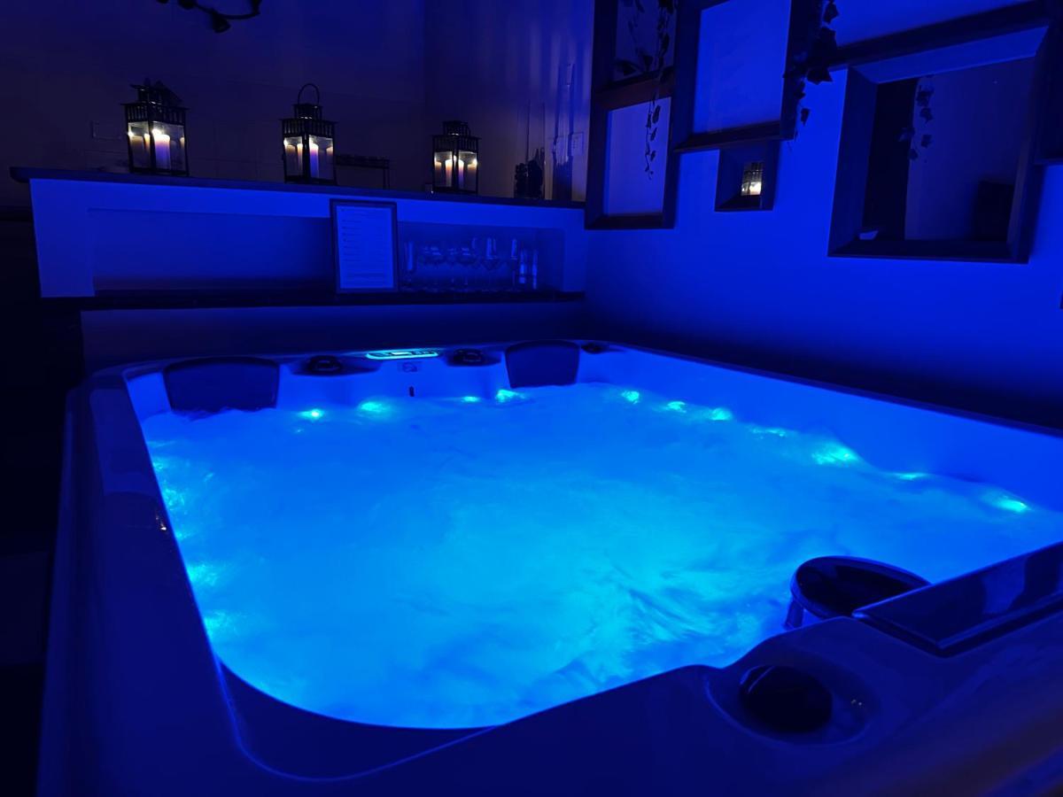 Relax Nella Jacuzzi In Toscana Colle Val D'Elsa Esterno foto