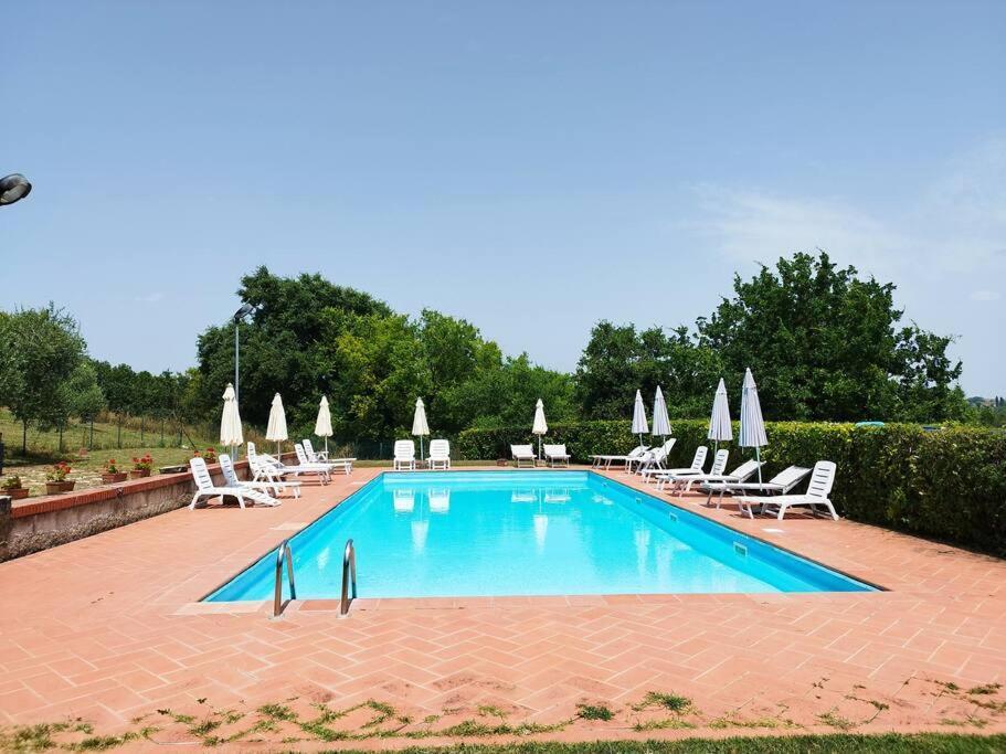 Relax Nella Jacuzzi In Toscana Colle Val D'Elsa Esterno foto